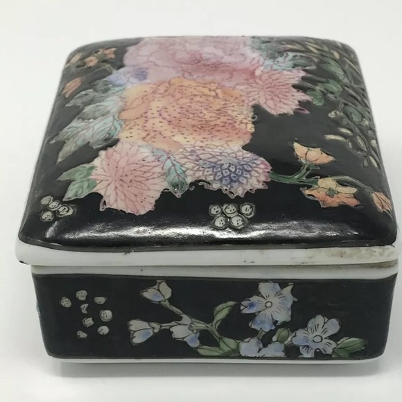 Hand Painted in Macau Porcelain Black Jewelry Box - Picture 2 of 3
